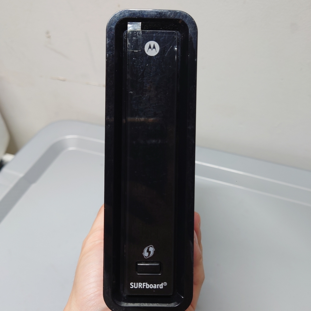Motorola ARRIS SURFboard SBG6580 DOCSIS 3.0 Cable Modem & Wi-Fi Dual Band Router